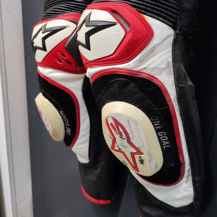 Kombinezon motocyklowy skórzany Alpinestars – 1-częściowy
Sprzedam pro
