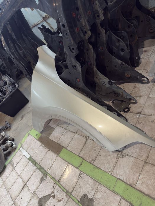 Крило volvo xc90 717,719,714 кольора