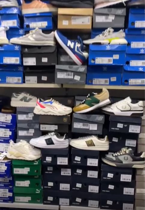 Lote de sapatilhas 200 pares originais