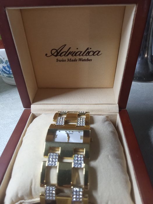 Продаются наручные женские часы Адриатика