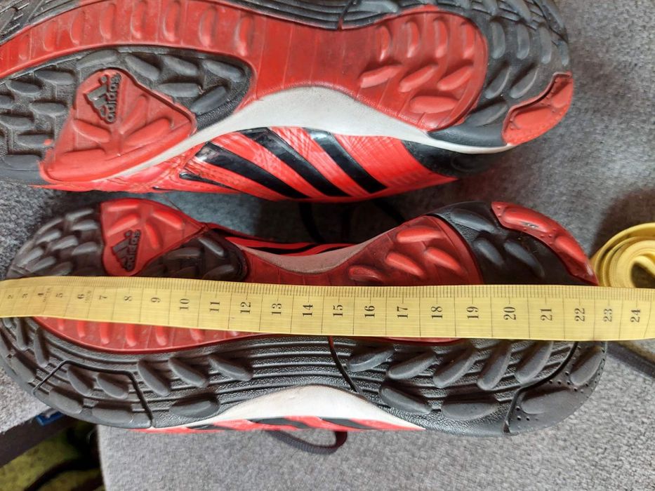 Бутси Adidas сороконіжки