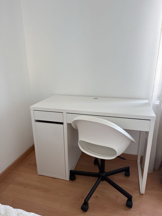 Secretária e cadeira ikea
