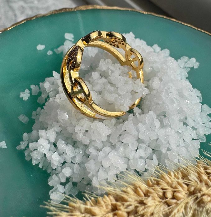 Brilho de Poder – Anel Ajustável em Cobre com Zircónia