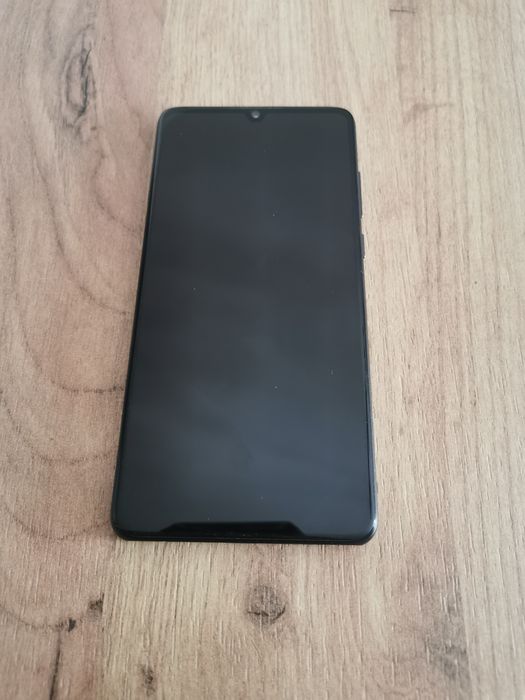 HUAWEI p30 dobry stan. Nie ma pęknięć..