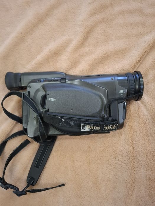 Продам видеокамеру Panasonic rx 70