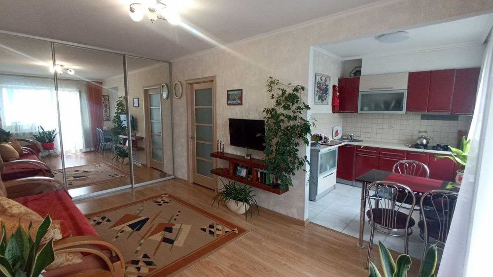 Квартира подобово, в центрі, біля міської ради.