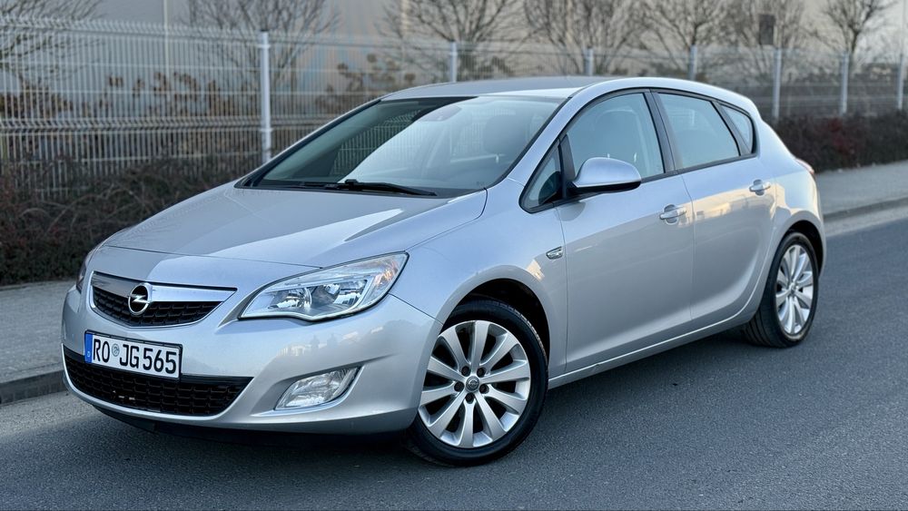 Opel Astra J 1.6 16v Benzyna 2011r z Niemiec