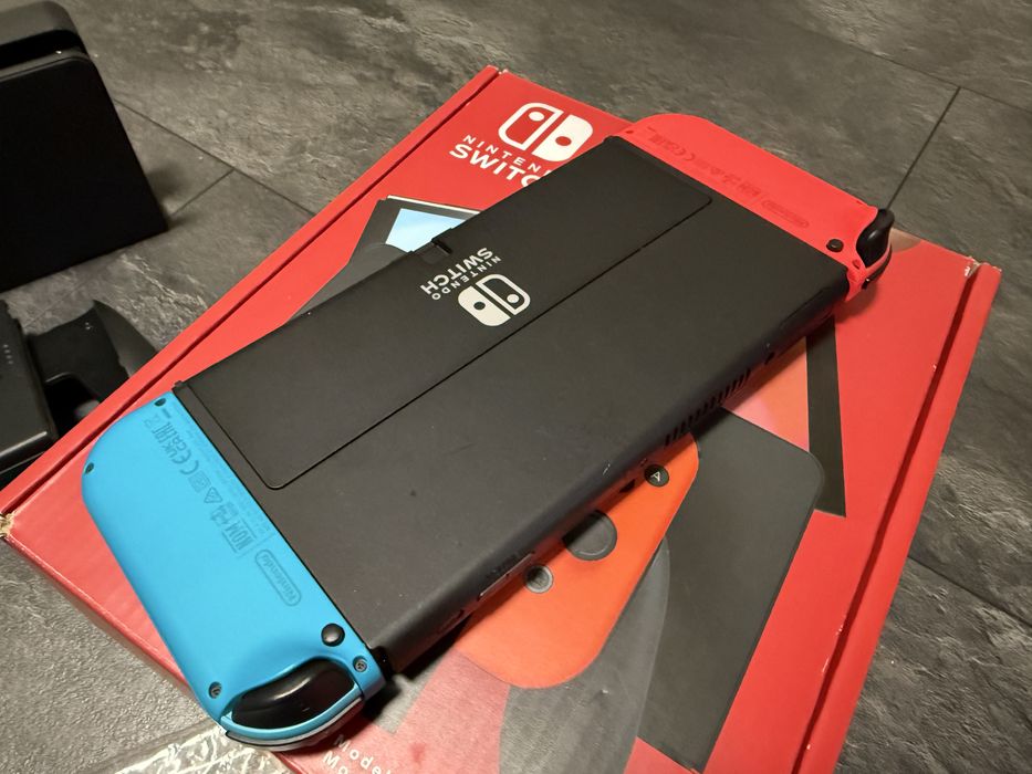 Nintendo Switch OLED Komplet