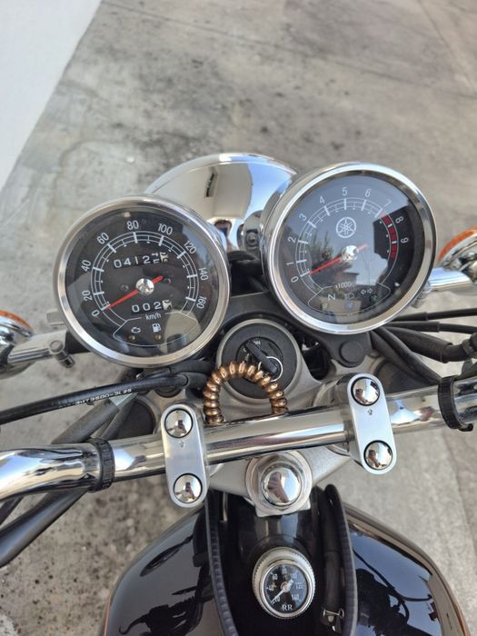 YAMAHA SR400 c/ 4125 km como NOVA