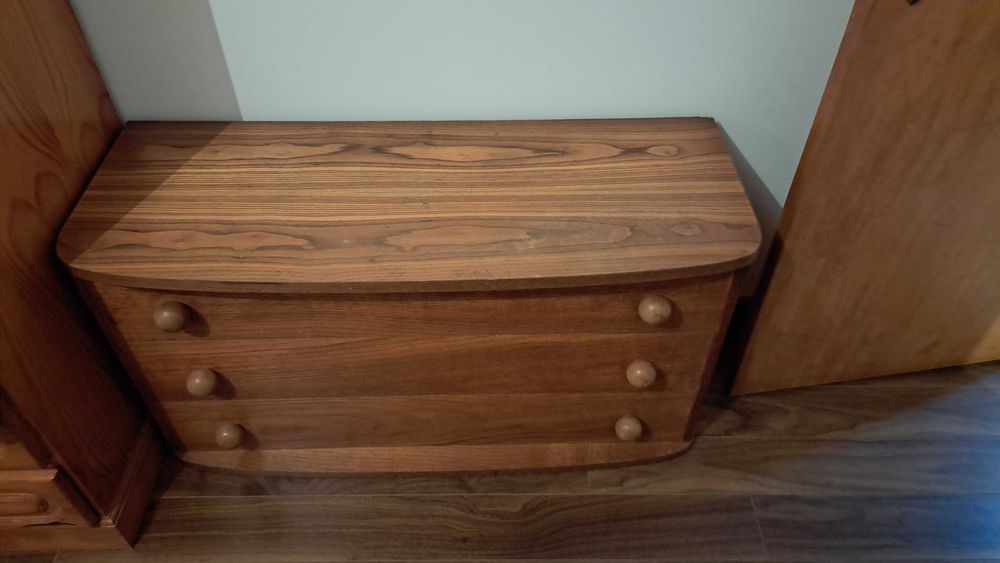 Vendo mesa sala, arca,armário gavetas