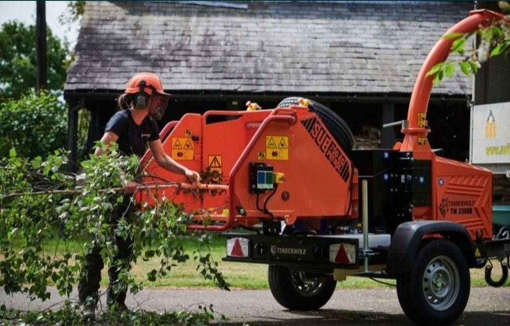 Rębak Timberwolf TW 230 HBD  na osi do 16 cm rozdrabniacz do gałęzi