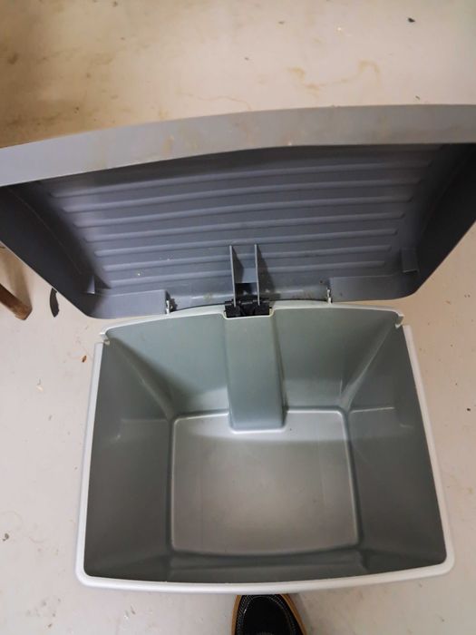 Caixote do lixo de pedal