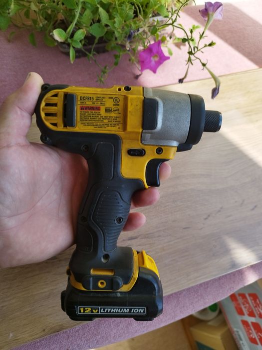 Ударный винтоверт Dewalt dcf 815