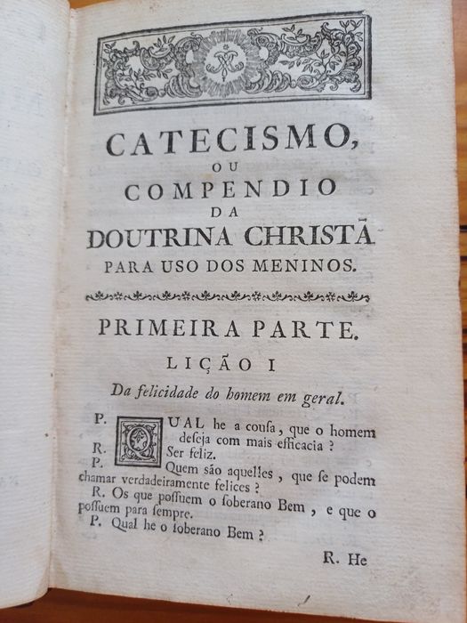 Livro de catecismo muito antigo, do Séc. XVIII
