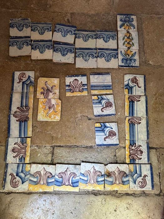Conjunto de azulejos antigos