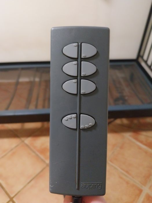 cama elétrica de Auping com estrutura metálica