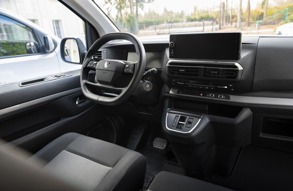 Przewóz osób, bus z kierowcą, przewóz osób busem 9-osobowym