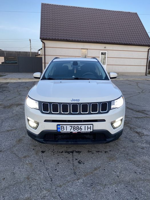 Продам власний автомобіль Jeep compas 2017