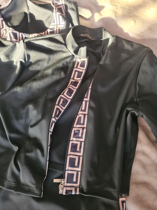 Czarna sukienka z bolerkiem