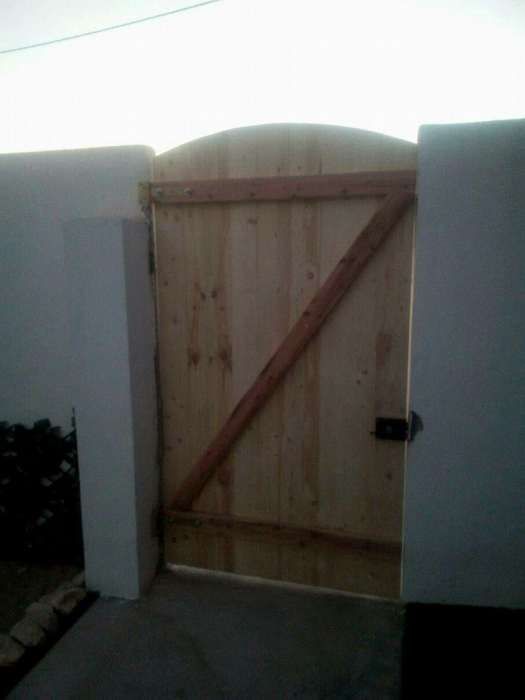 Portões de madeira de várias medidas sobre orçamento