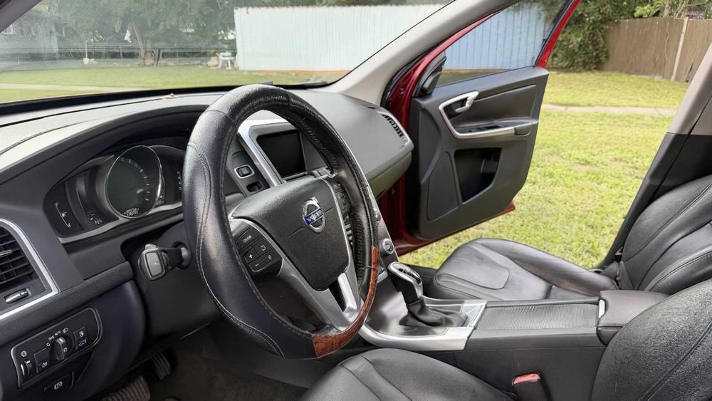 Volvo XC60      2016