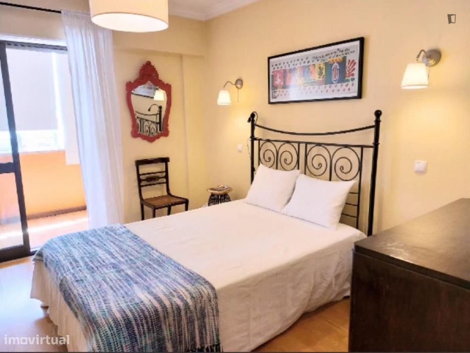 Quarto - localizado em Carcavelos Lisbon