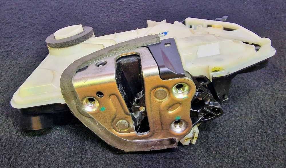 Fechadura / Fecho Porta Frente Esquerdo - TOYOTA C-HR