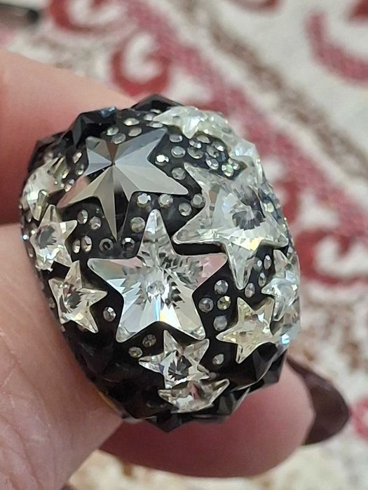 Каблучка від Swarovski,  16 розмір, стрази зіркоподібні.