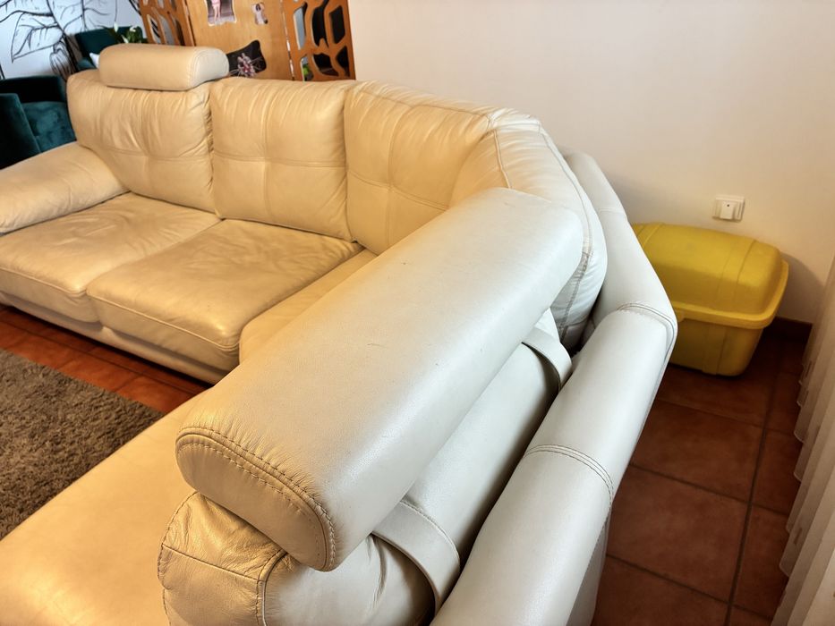 Sofá em pele com Chaise Longue