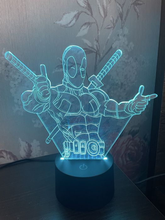 Кольоровий USB-нічник deadpool