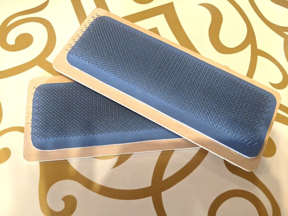 Карда для волос на деревянной основе