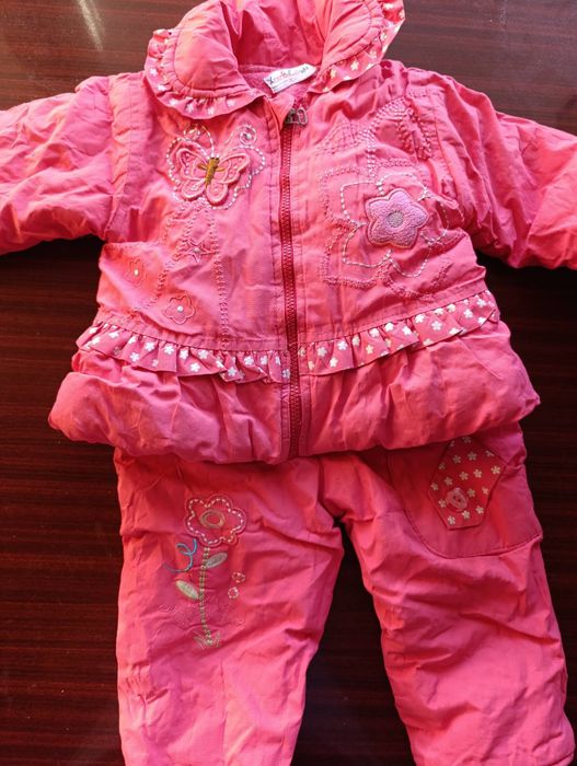 Продам комбинезон и куртку со штанишками на девочку 1 годик. Одним Лот