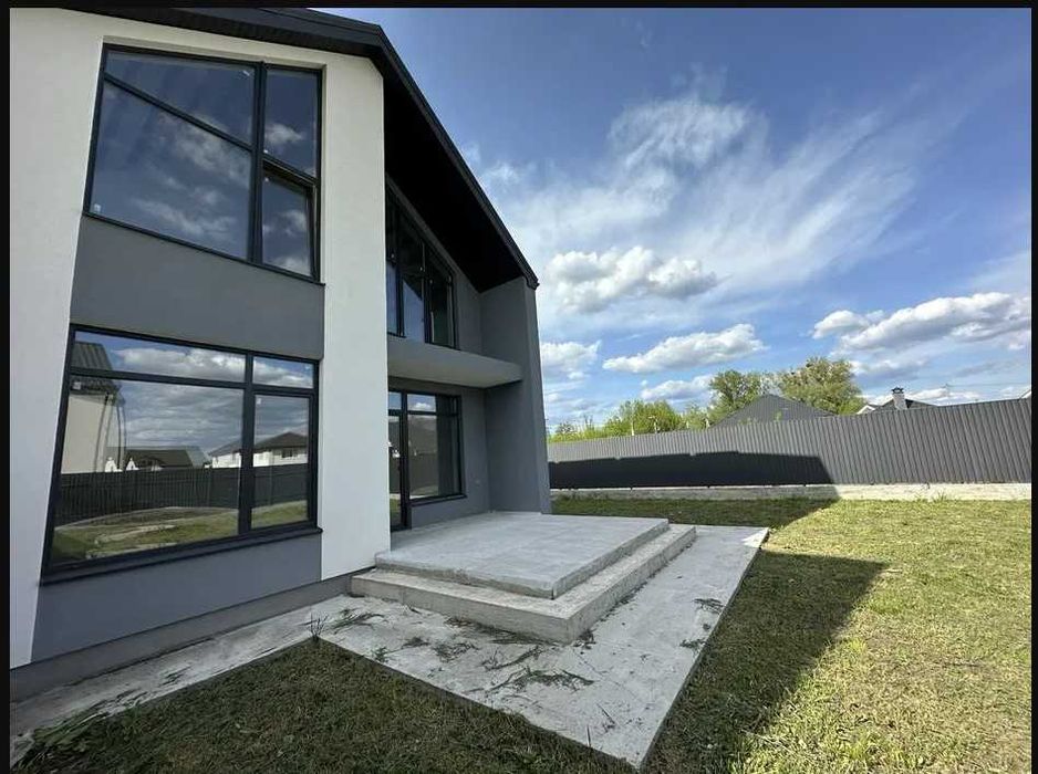 Продаж дуплексу с.Білогородка ,127 кв.м.,5 сот.землі,місце під 2 авто!