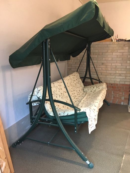 Садова розкладна гойдалка. Стан нової.