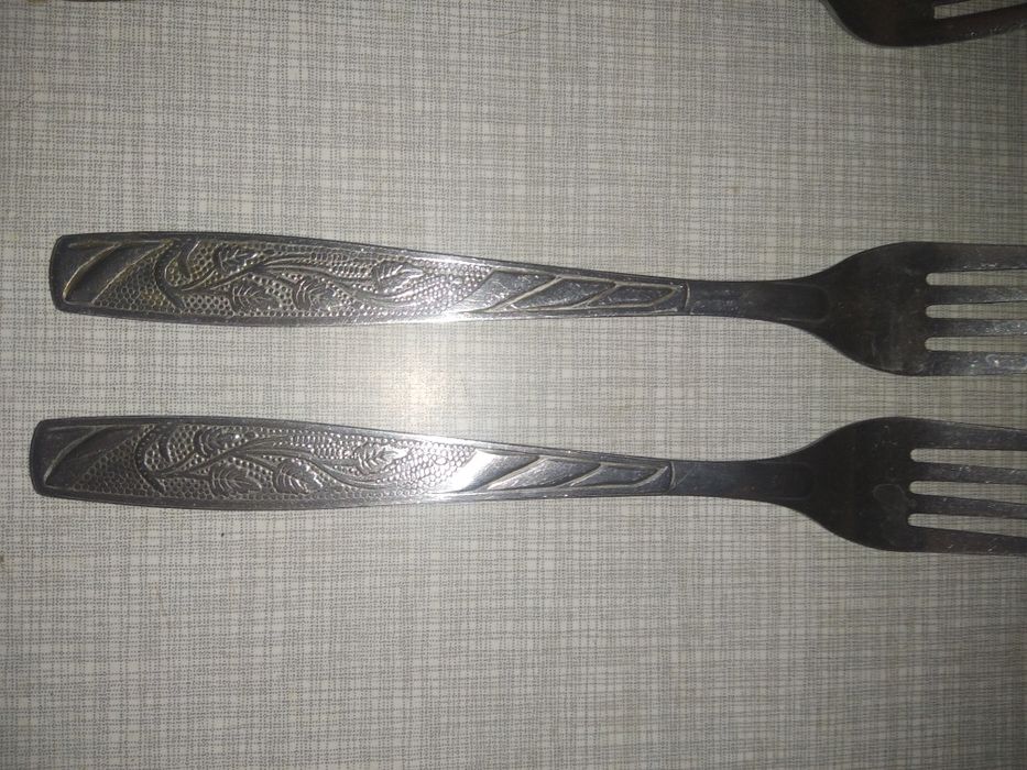 Ложки и вилки разные