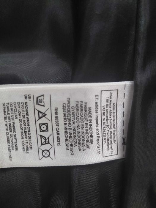 Жіноча Куртка-жилет Adidas розмір 36