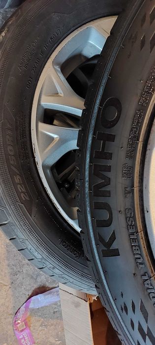 Opony Kumho 225/50/17  98Y xl Jak nowe