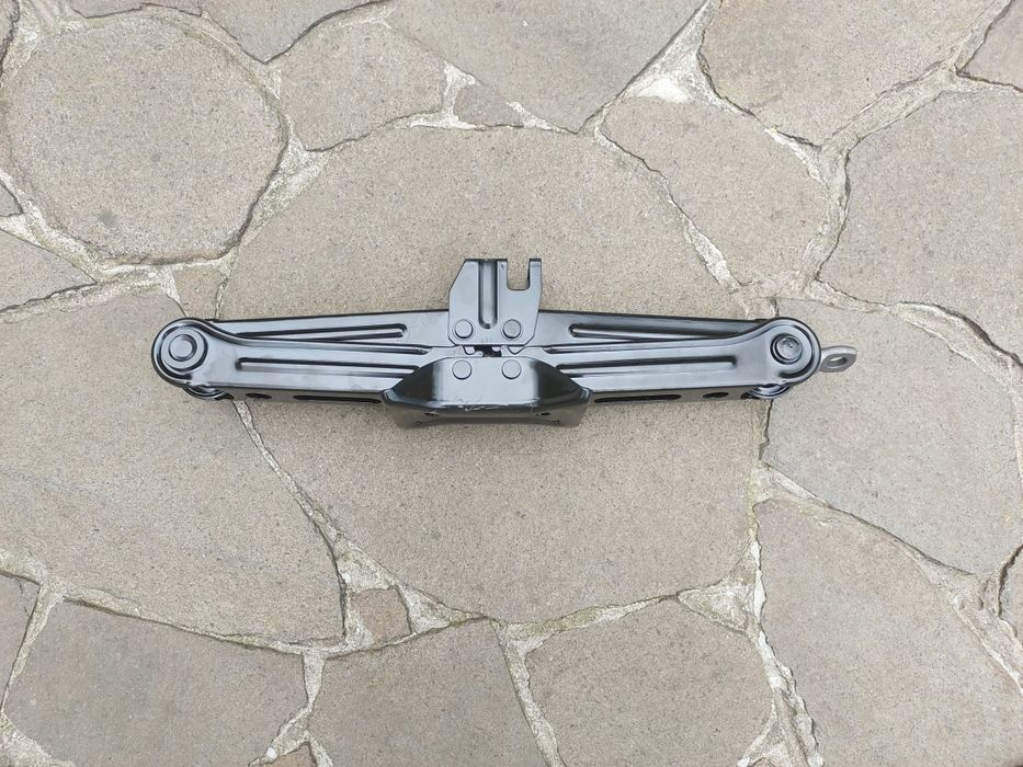 Домкрат та набір інструментів для Hyundai Tucson NX4 / Kia Sportage