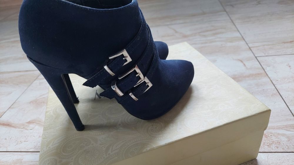 Sprzedam botki rozmiar 37