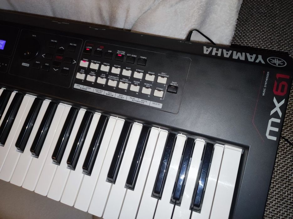 Syntezator Yamaha MX 61