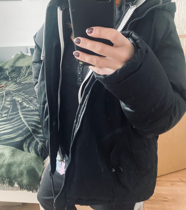 Czarna kurtka zimowa krótka