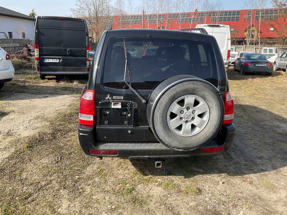 mitshubishi pajero montero kompletne  bez silnika