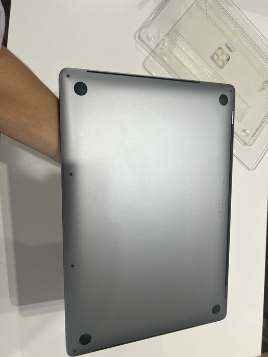 MacBook Pro 15” (2017) Touch Bar 256gb / 16gb ram