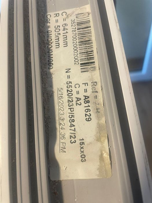 Janela Oscilobatente PVC Branco com Vidro Duplo