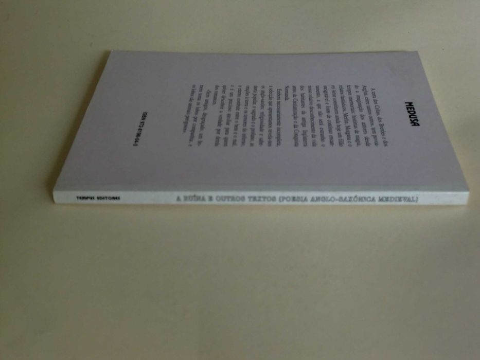 A Ruína e Outros Textos
( Poesia Anglo-Saxónica Medieval )