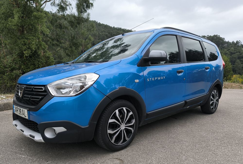 Dacia Lodgy 1.5 Blue dCi Stepway 7L - Nova e Revisada