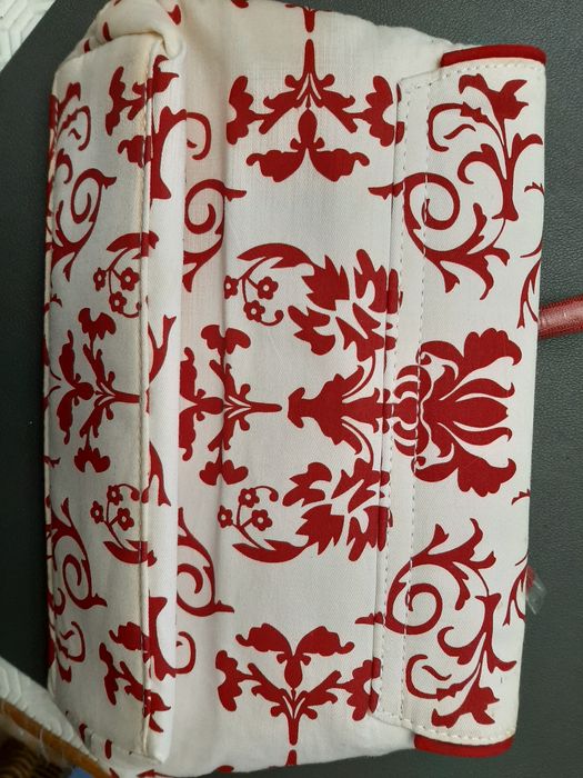 Bolsa Clarins com oferta de 4 batons Clarins
