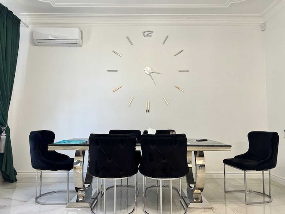 Продається будинок з ремонтом, меблями та басейном