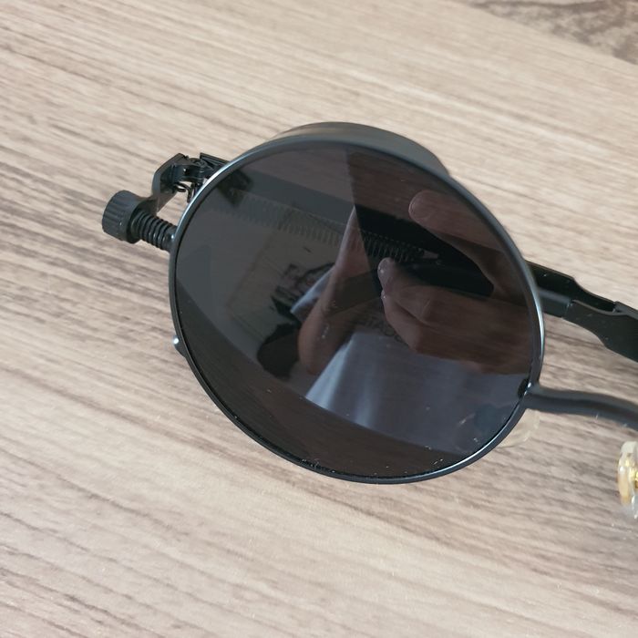 Óculos em metal preto estilo retro artesanais
