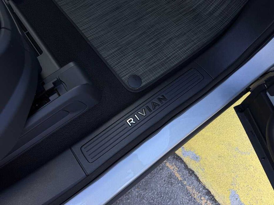 Rivian R1S EV 2023